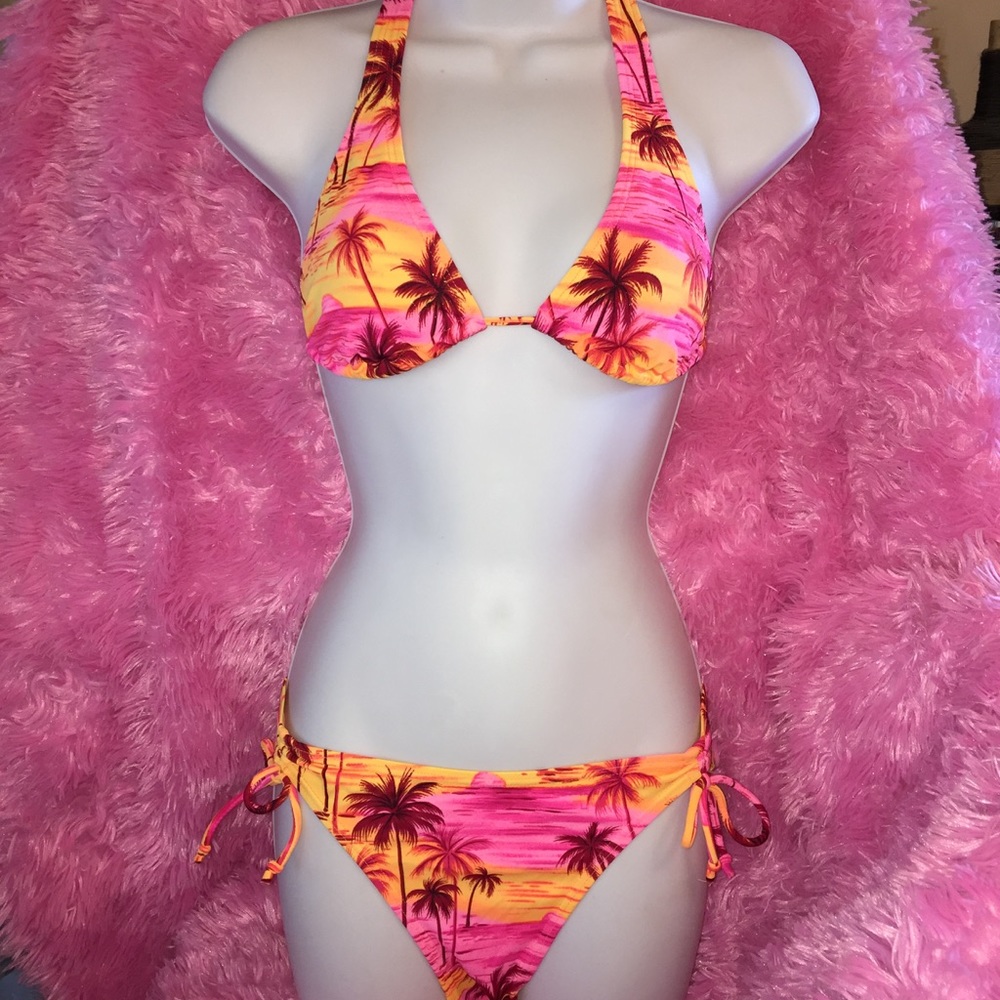 2 PIECE SWIMSUIT.  M